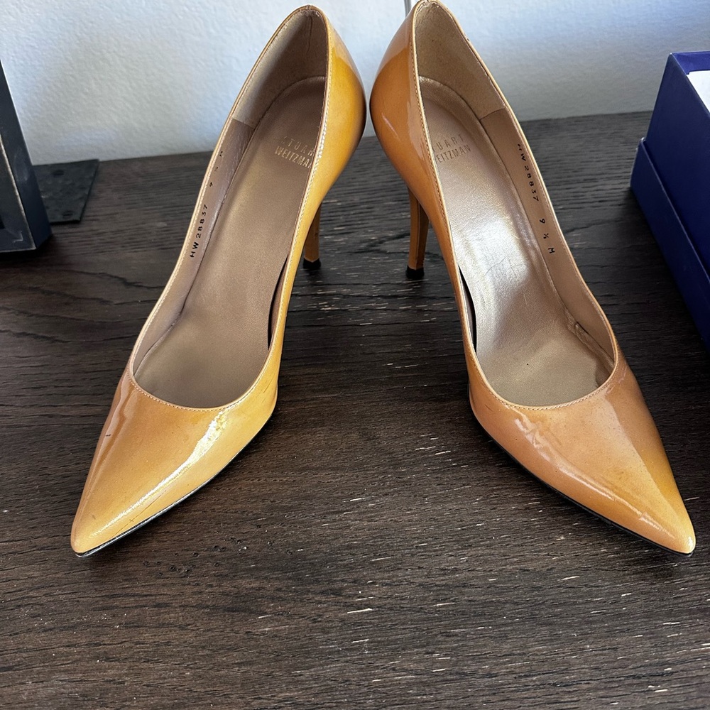 Stuart Weitzman Daisy heels in Nude